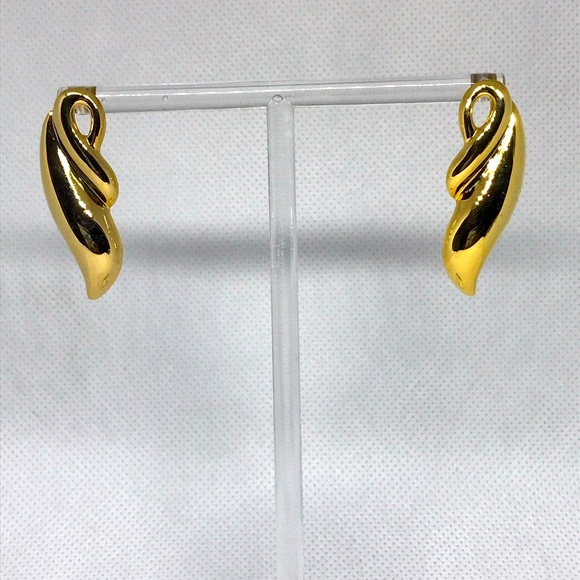 Jewelry - Gold earrings